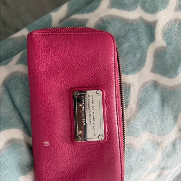 Marc Jacobs Fuchsia Leather Zip Wallet - Picture 4 of 5